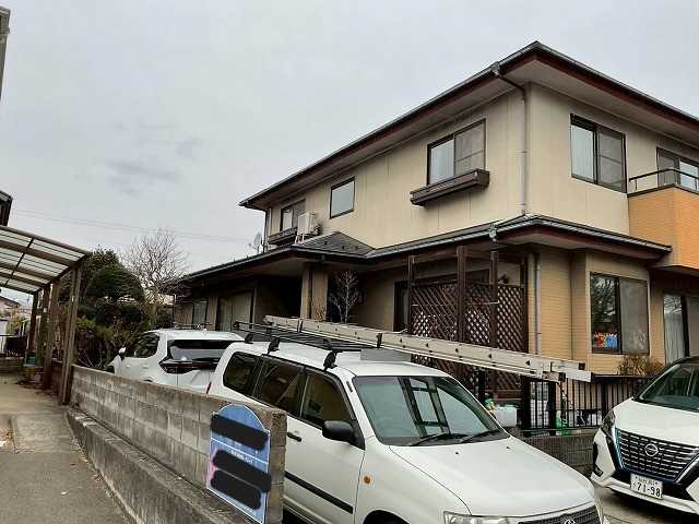 仙台市泉区で屋根材の色あせと茶褐色の変色を確認した屋根塗装前の現場調査・点検